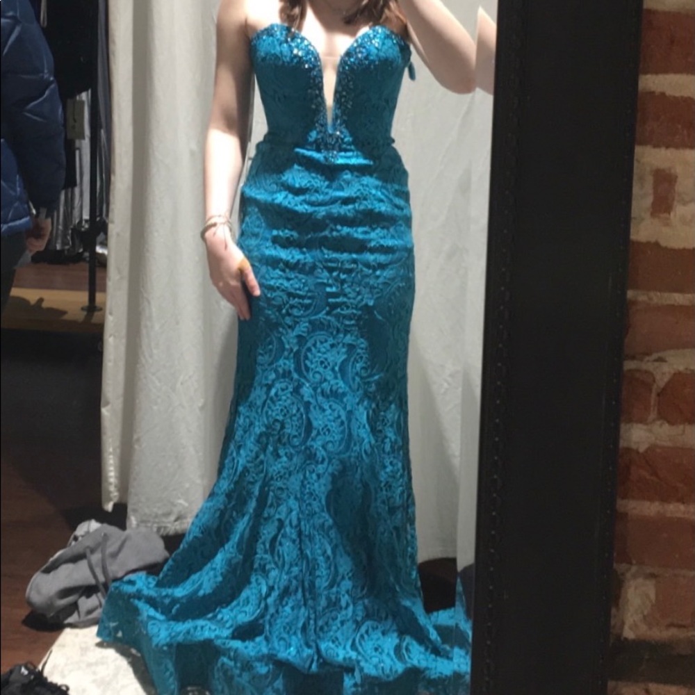GORGEOUS size 2 Prom Dress